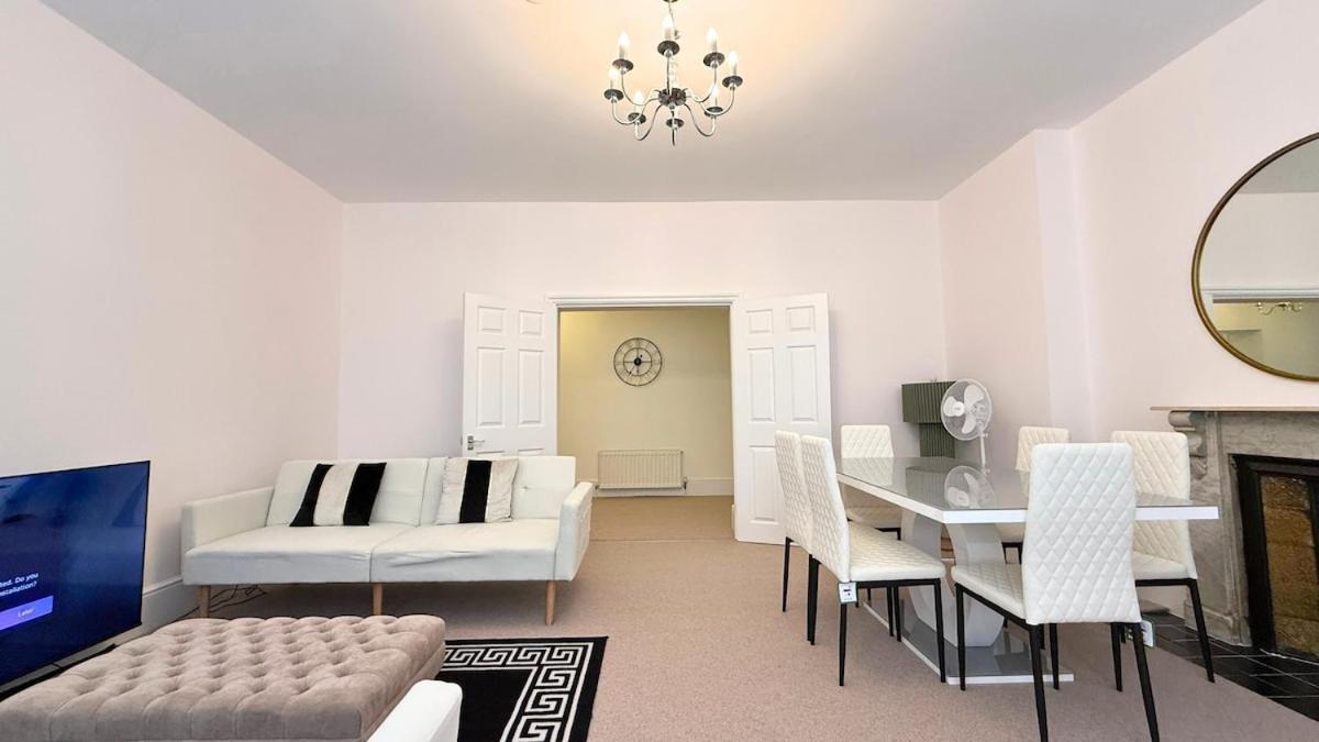 Holiday home 2000ft Palacial 3 Super King Bedrooms & 3bathrooms Near Buckingham Palace & Westminster Abbey - Luxurylondonstays
