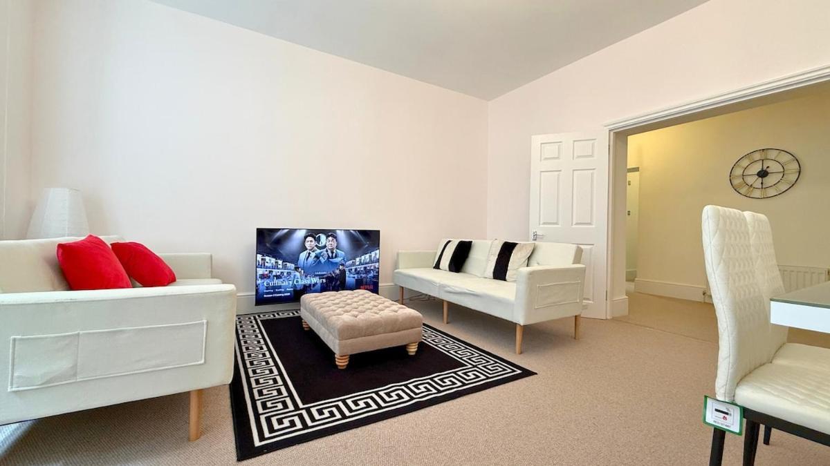 Holiday home 2000ft Palacial 3 Super King Bedrooms & 3bathrooms Near Buckingham Palace & Westminster Abbey - Luxurylondonstays *
